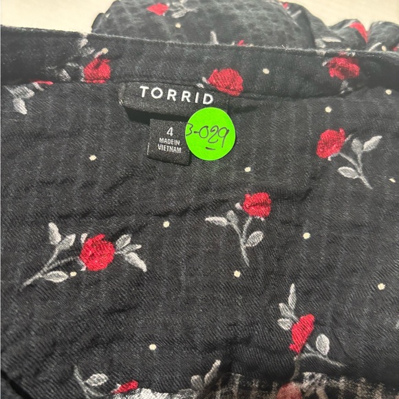 Torrid Black Floral Button Down Shirt - Picture 14 of 14